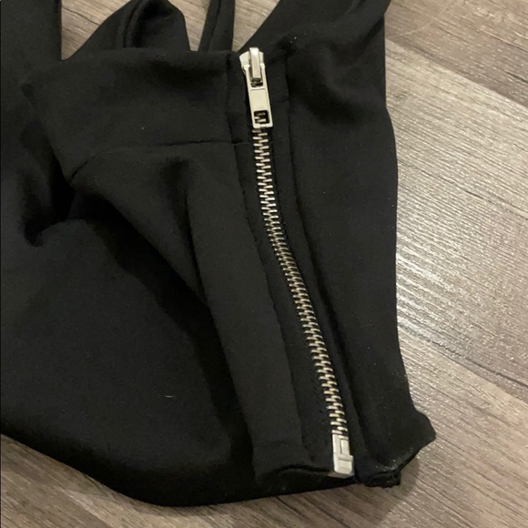 Fits great, zipper Crop top - Picture 2 of 3